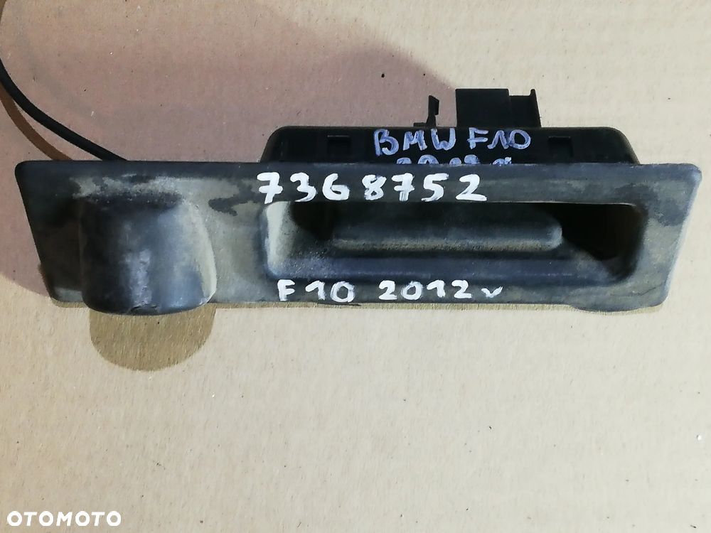 KLAMKA PRZYCISK KLAPY BAGAŻNIKA BMW 5 F10 7368752 - 2