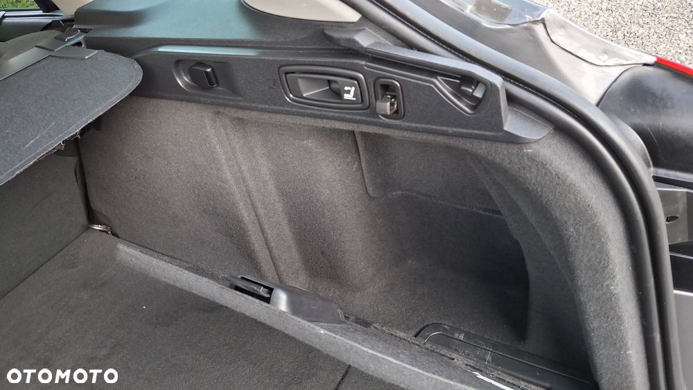 Renault Laguna dCi 150 FAP Start-Stop Bose Edition - 33