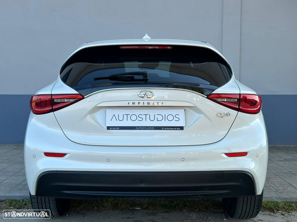 Infiniti Q30 1.5d DCT Business - 12