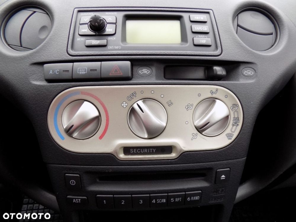 Toyota Yaris - 11