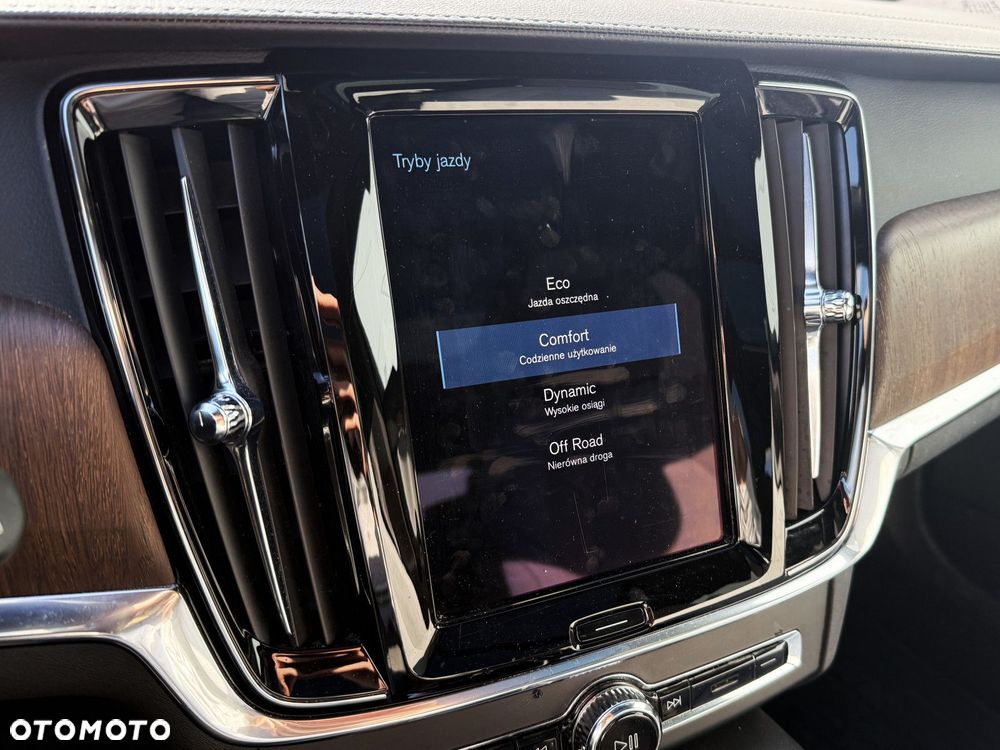 Volvo V90 Cross Country - 11