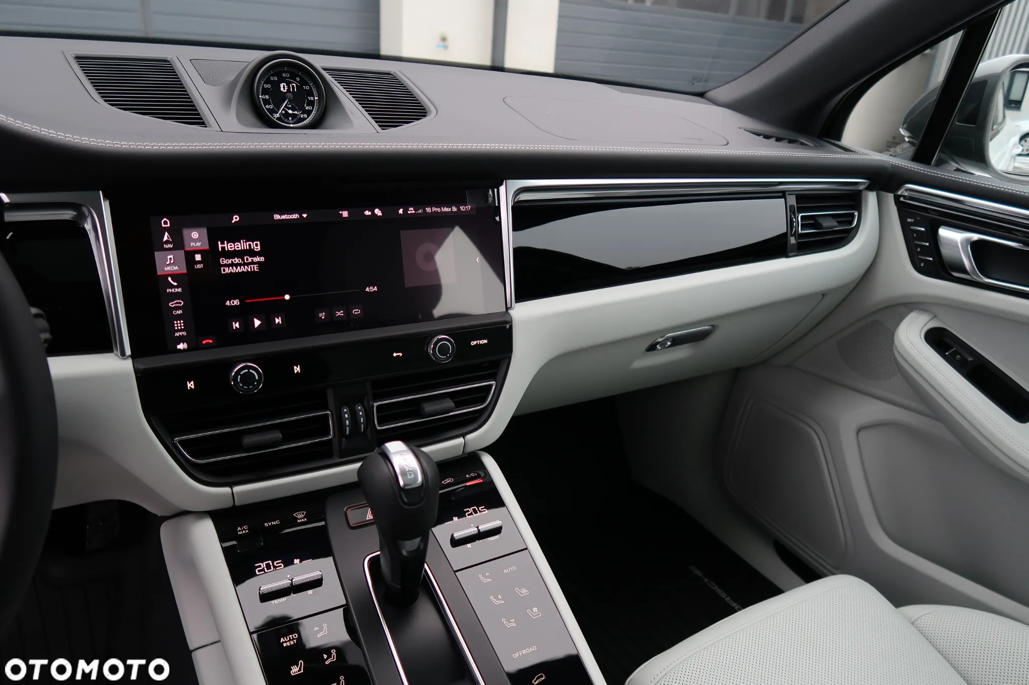 Porsche Macan T - 32