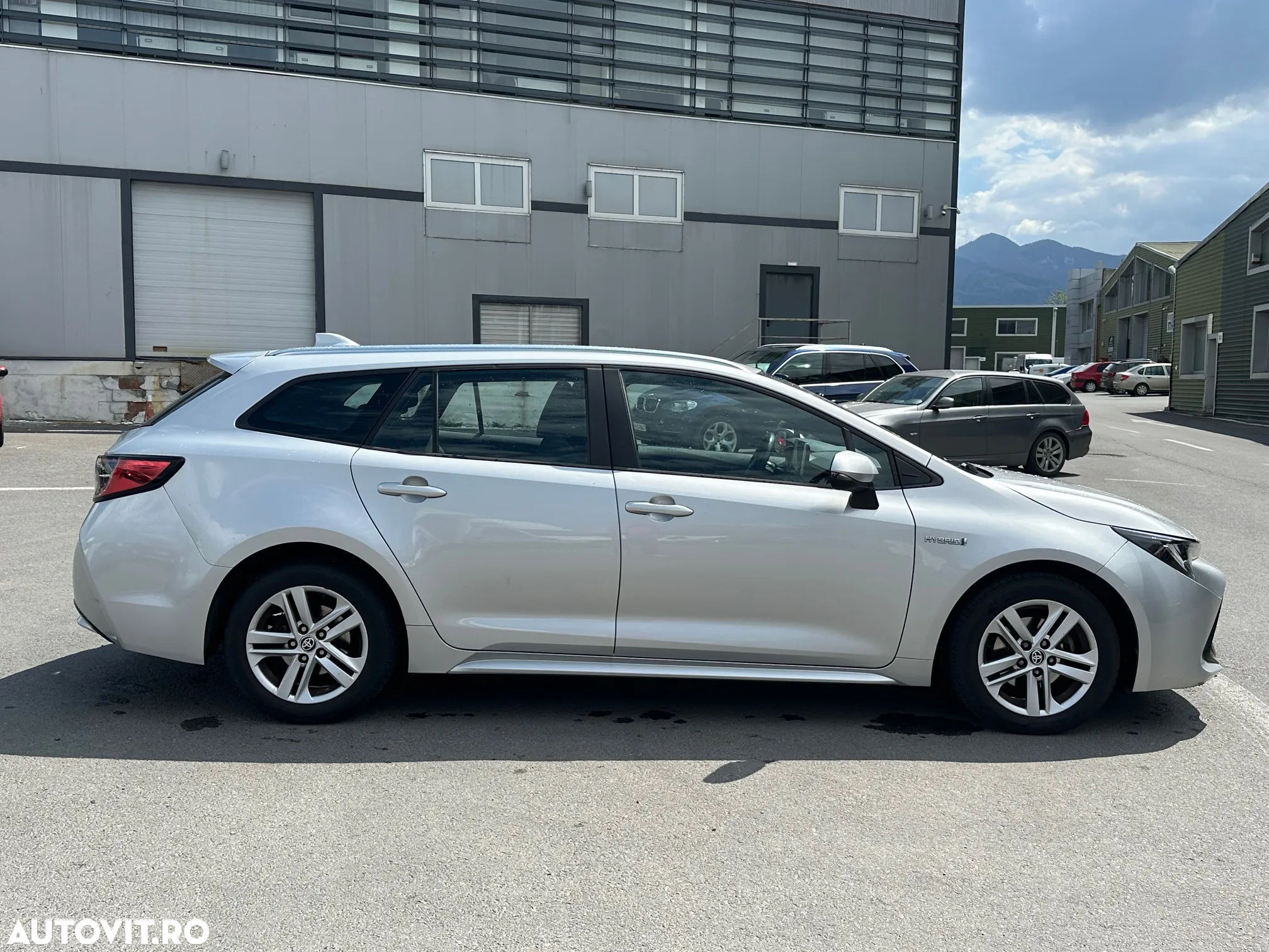 Toyota Corolla 1.8 HSD Business - 12