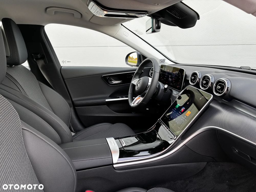 Mercedes-Benz C-Class 2026 photo 5