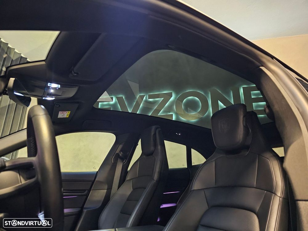 Porsche Taycan Cross Turismo 4 - 22