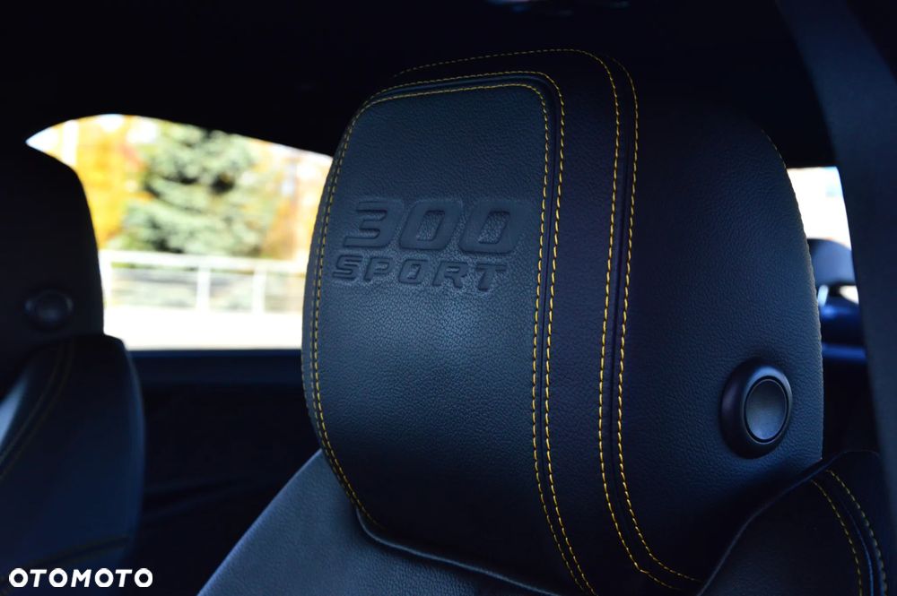 Jaguar XE 2.0 T AWD 300 Sport - 15