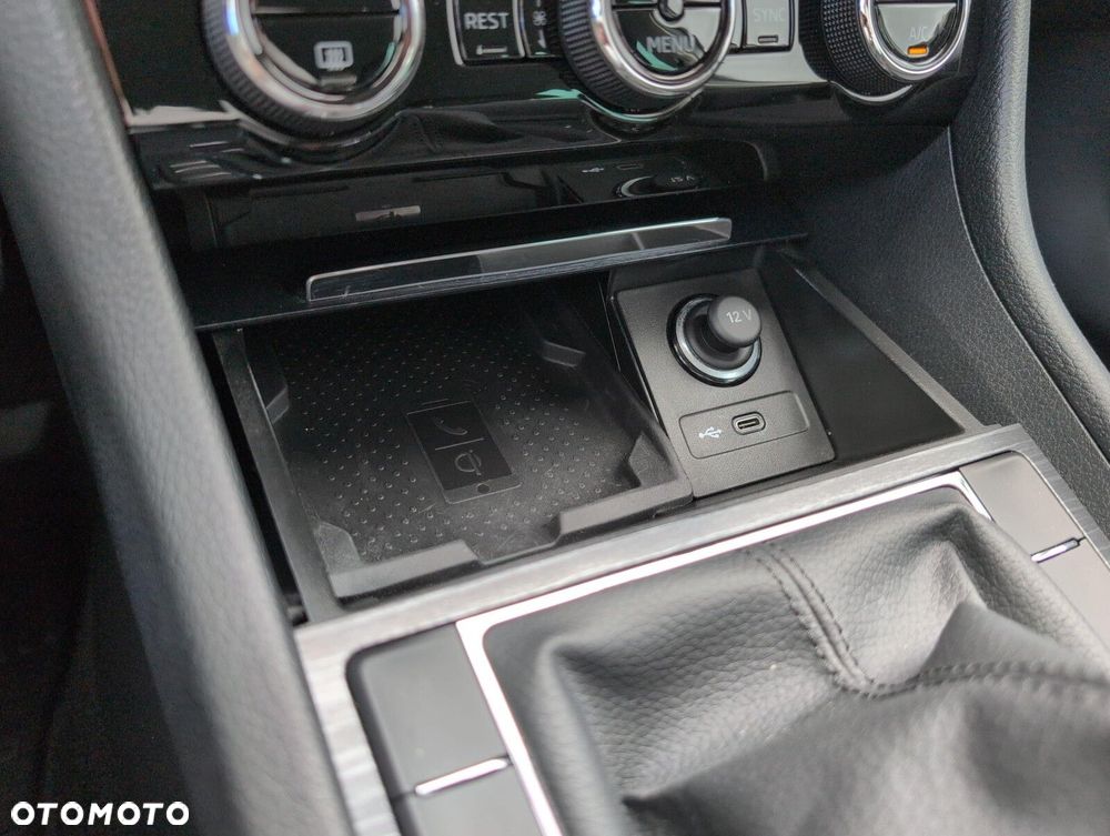 Skoda Superb 2.0 TDI SCR Style - 40