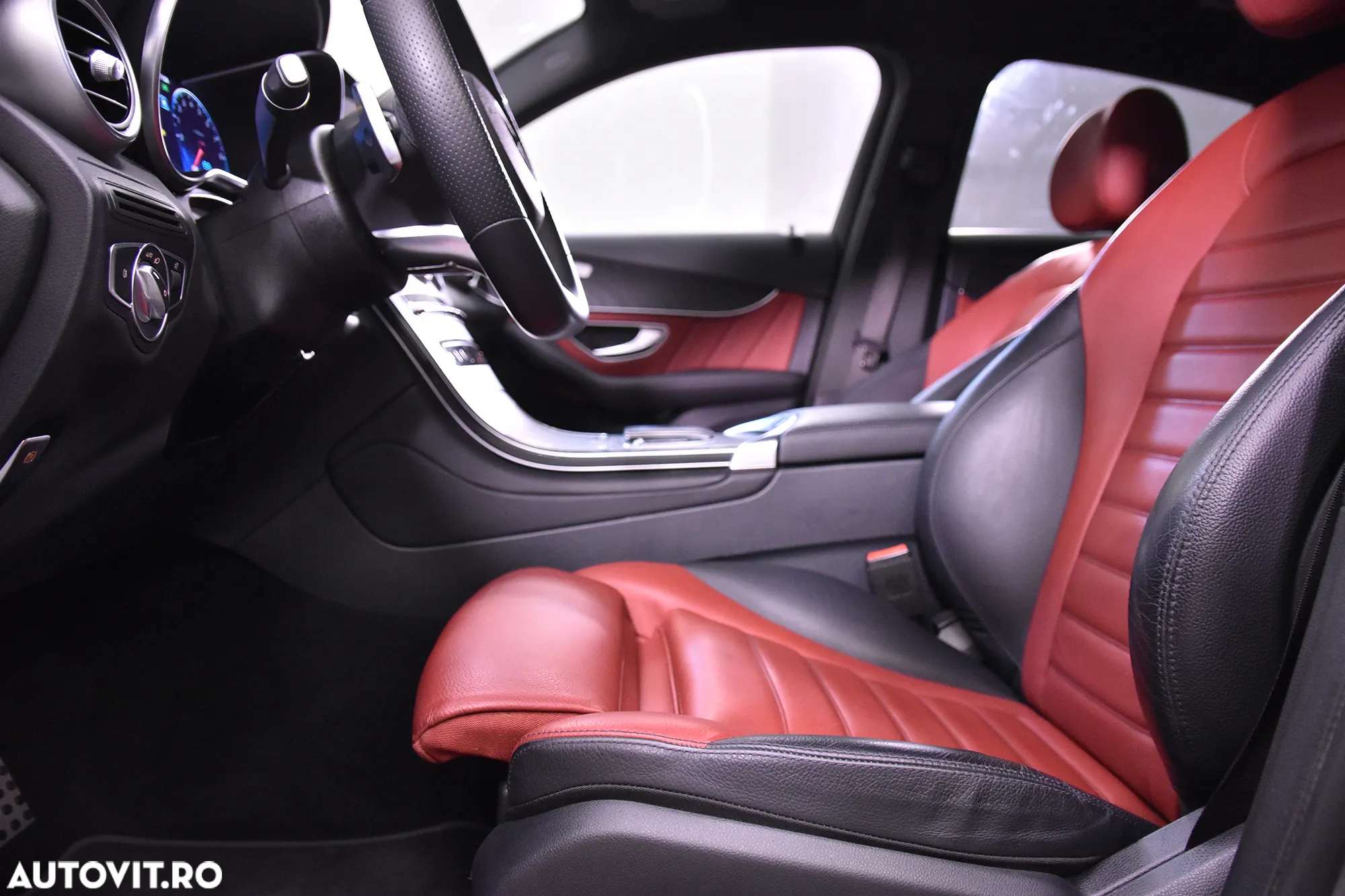 Mercedes-Benz GLC Coupe 300 e 4Matic 9G-TRONIC AMG Line - 24