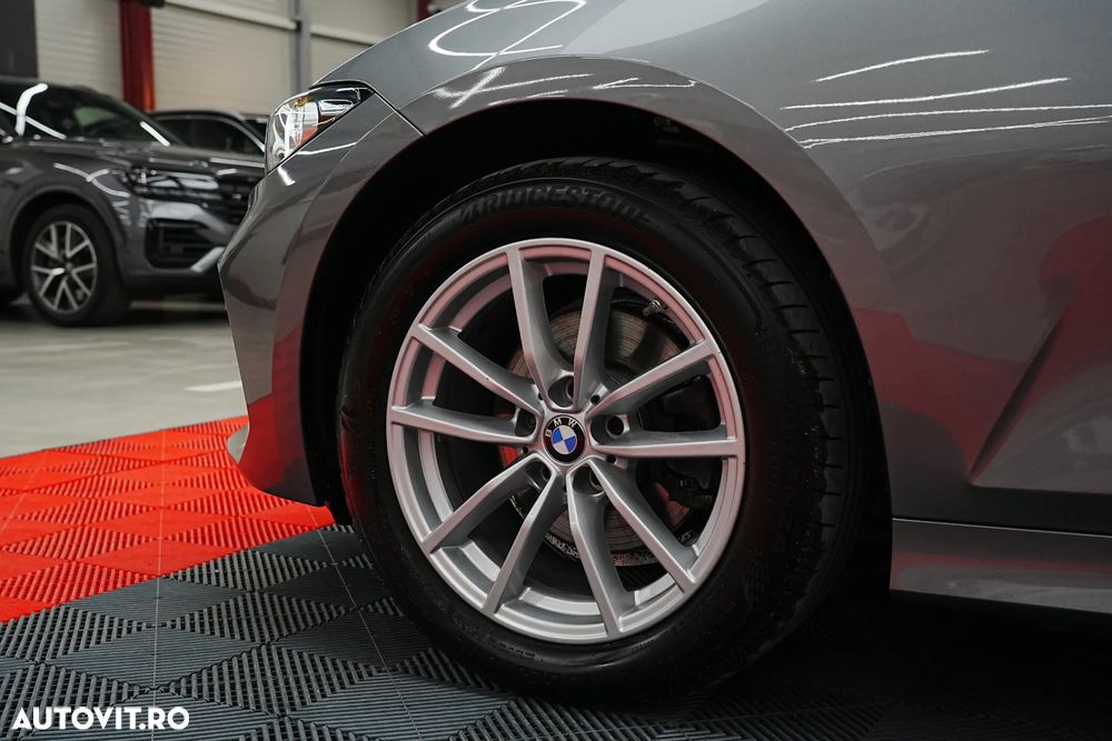 BMW Seria 3 320d Touring xDrive Aut. - 30
