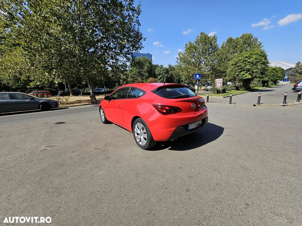 Opel Astra 2012 photo 2