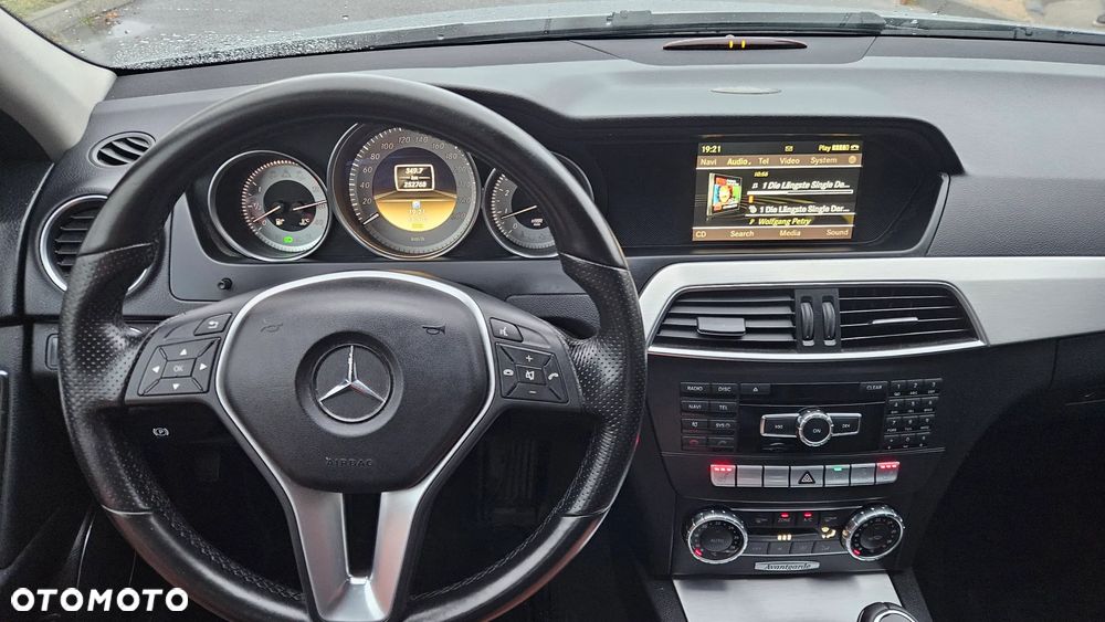 Mercedes-Benz Klasa C 180 BlueEFFICIENCY Avantgarde - 34