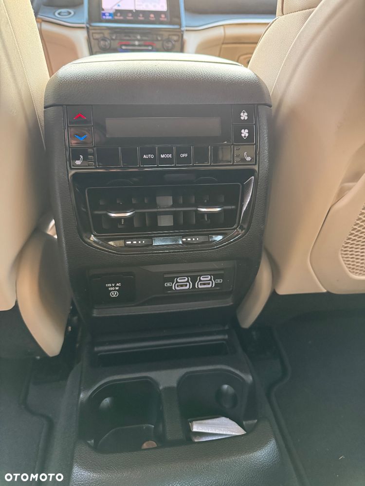 Jeep Grand Cherokee - 15