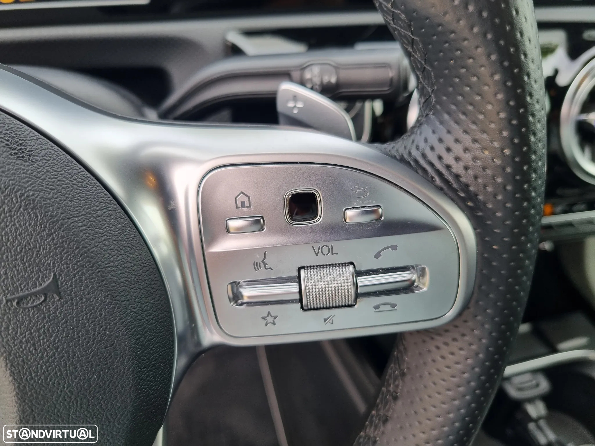 Mercedes-Benz A 250 Limousine e AMG Line - 25
