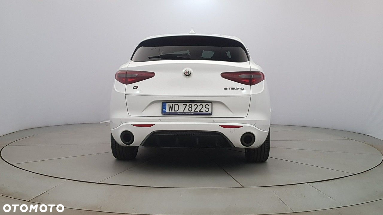 Alfa Romeo Stelvio - 6