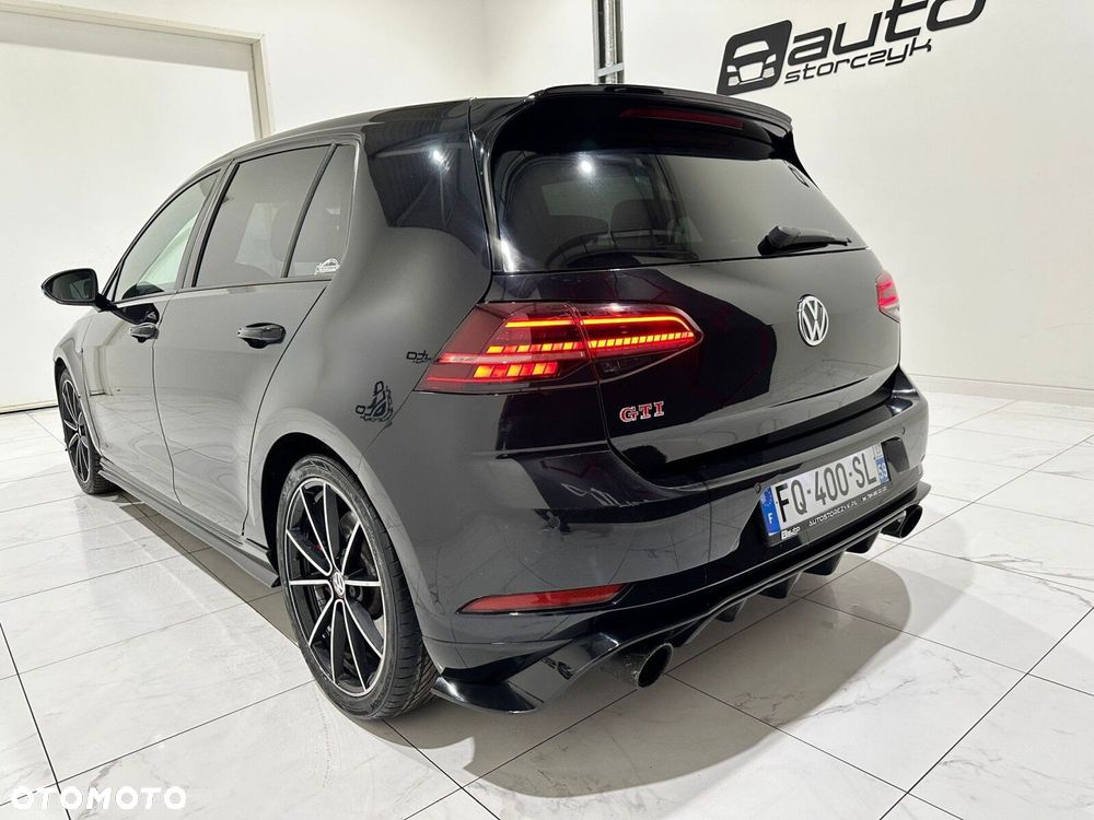 Volkswagen Golf - 24