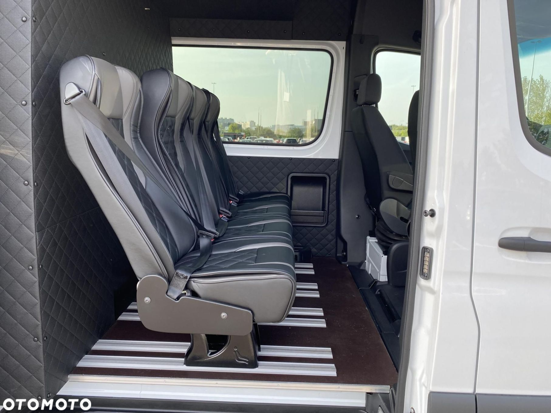 Mercedes-Benz Sprinter - 12