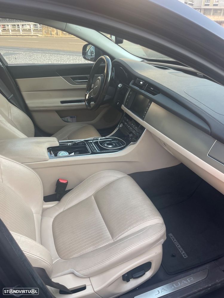 Jaguar XF Sportbrake 2.0 D Prestige AWD Aut. - 17