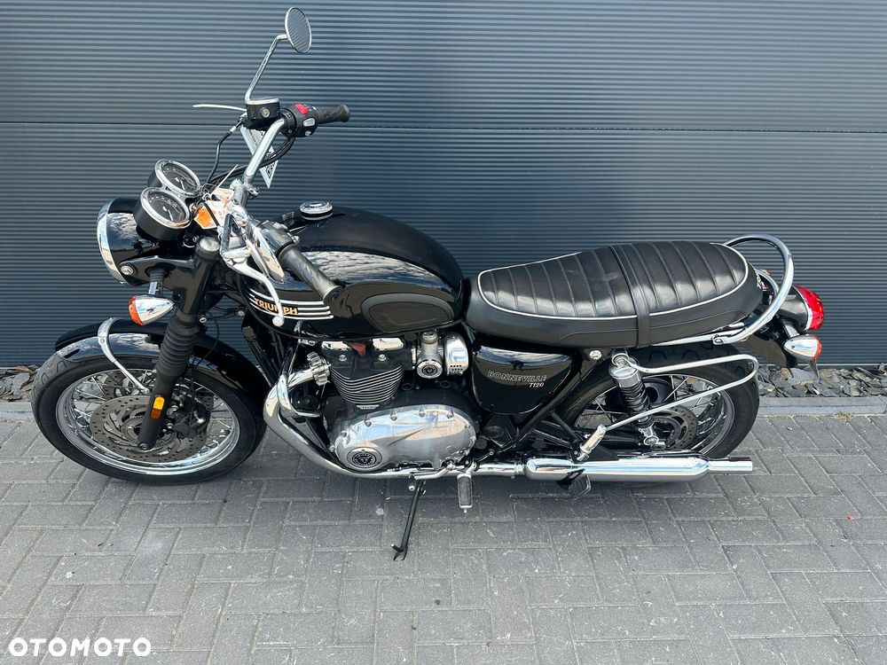 Triumph Bonneville - 2