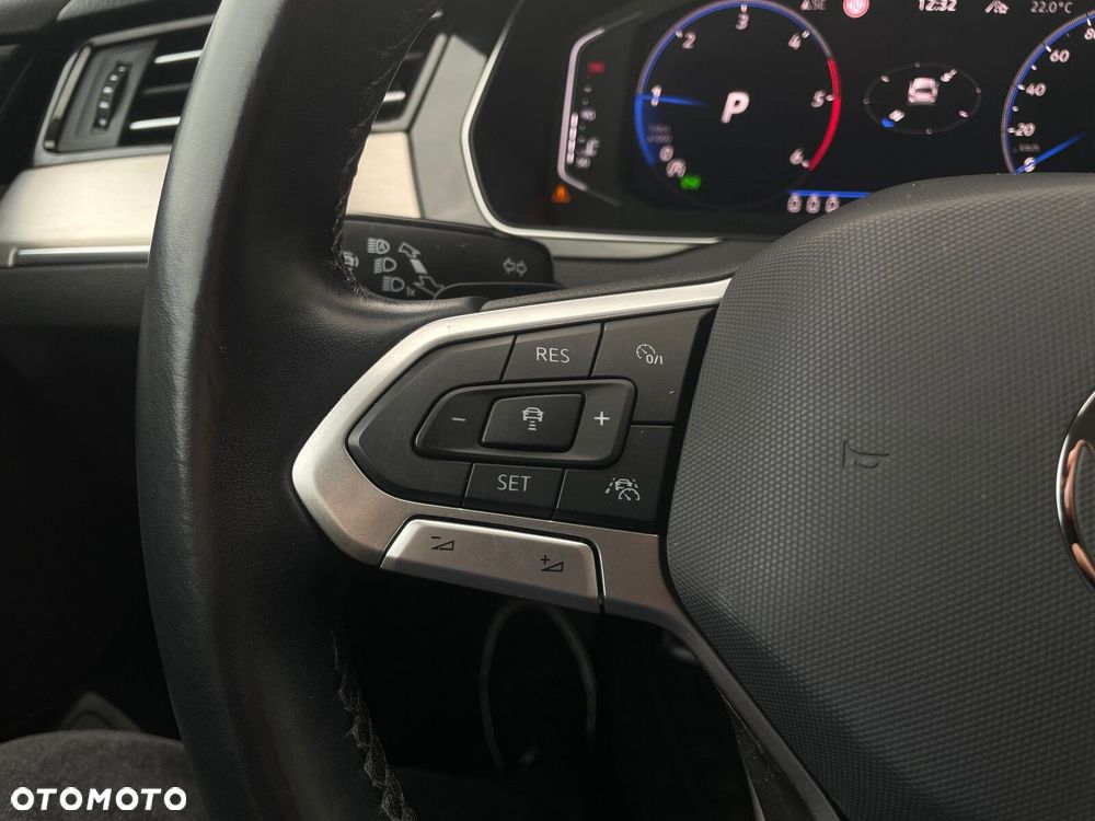 Volkswagen Passat Variant 2.0 TDI EVO Elegance DSG - 23