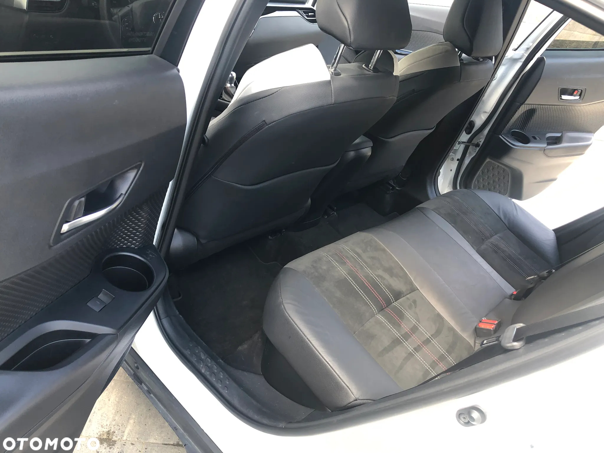 Toyota C-HR 2.0 Hybrid GR Sport - 8