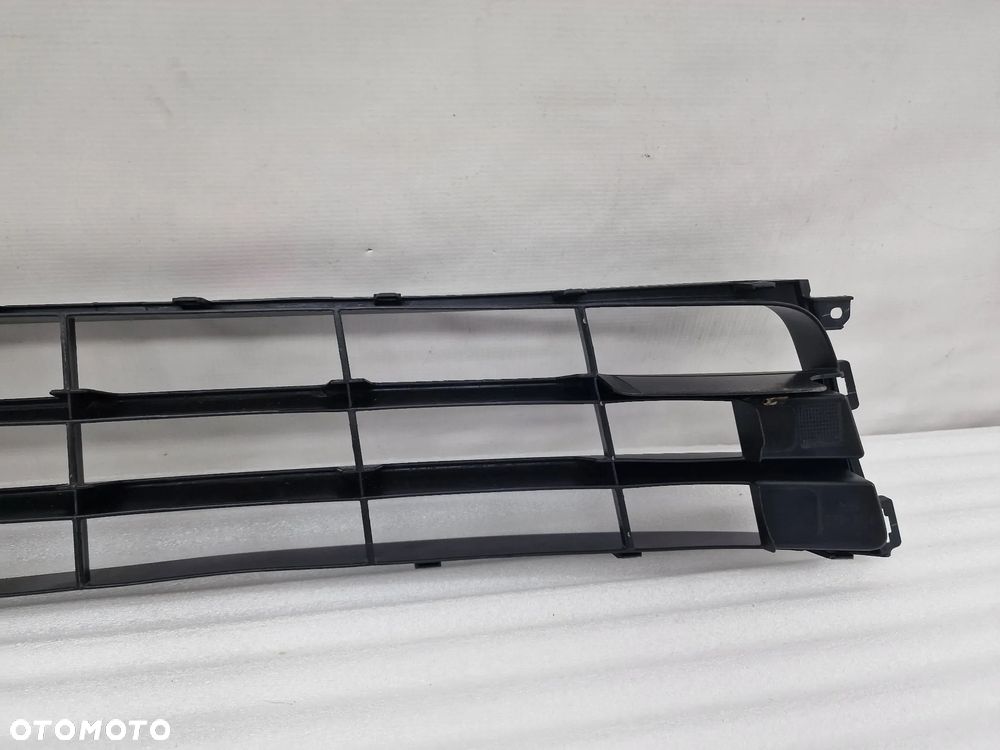 SUZUKI BALENO II 15- KRATKA ŚRODKOWA ZDERZAKA PRZEDNIEGO , NR 71721-68P0 , NR AUKCJI K289 - 8