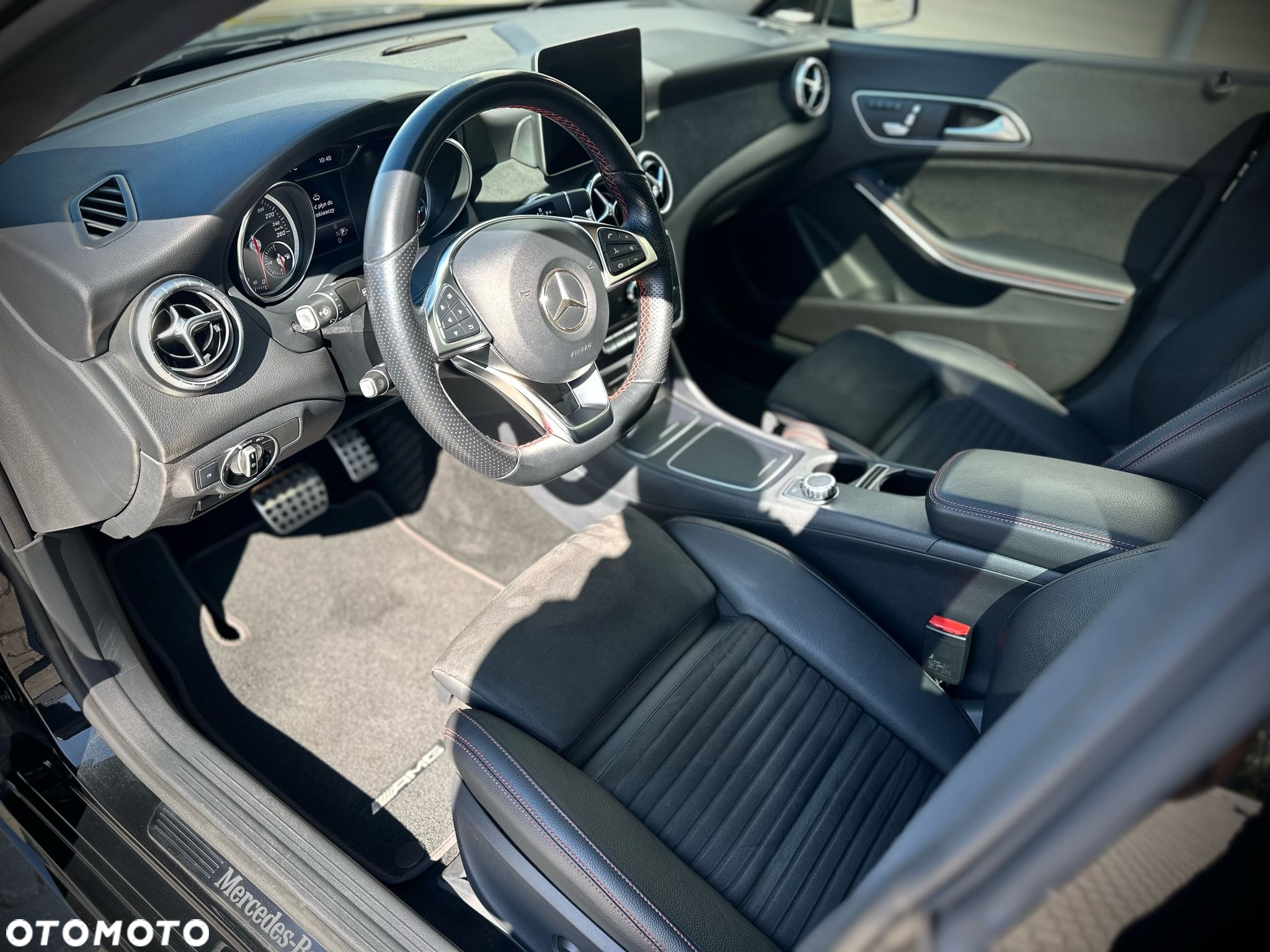 Mercedes-Benz CLA 200 7G-DCT AMG Line - 18