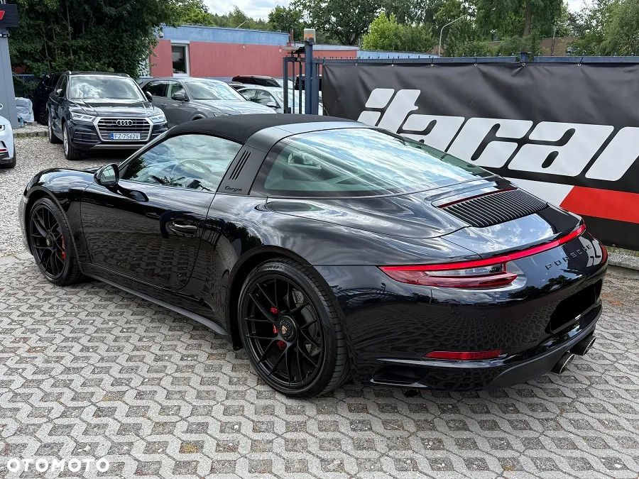 Porsche 911 Targa 4 GTS PDK - 11