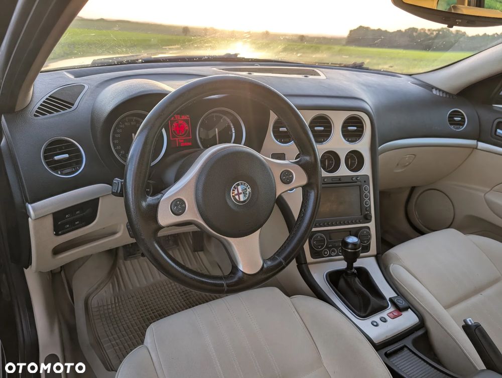 Alfa Romeo 159 3.2JTS Q4 Distinctive - 8
