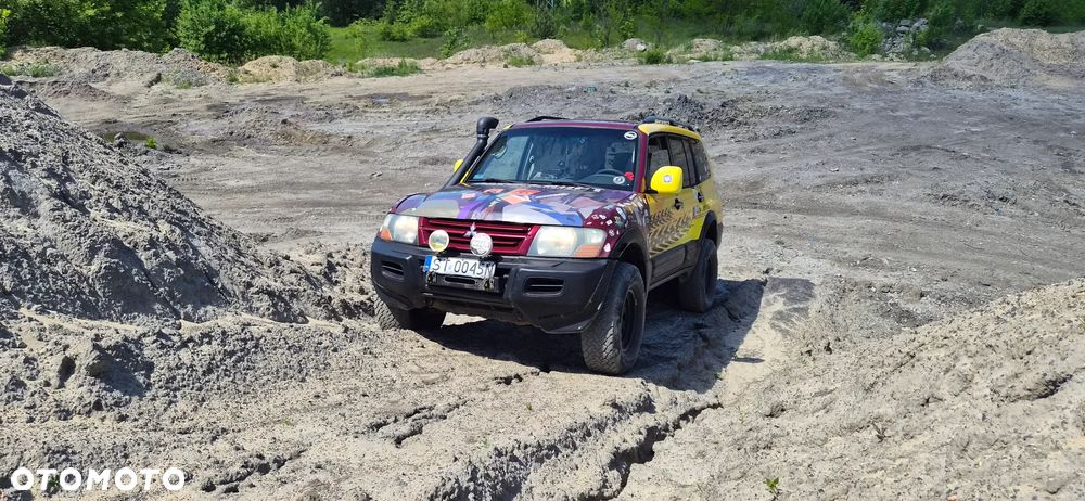 Mitsubishi Montero - 10