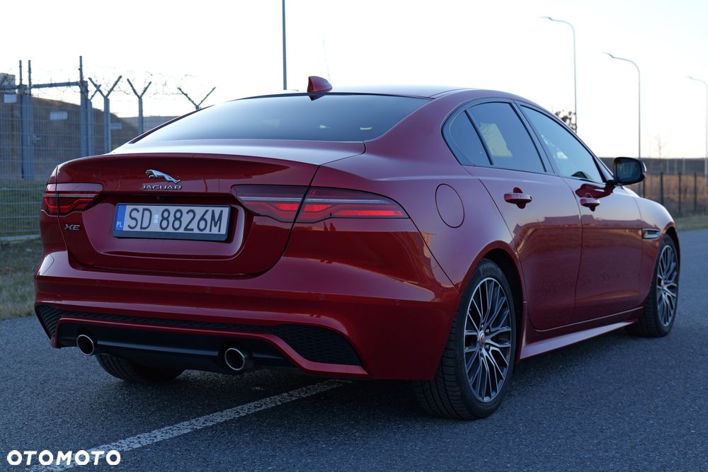 Jaguar XE P250 R-Dynamic Black - 6