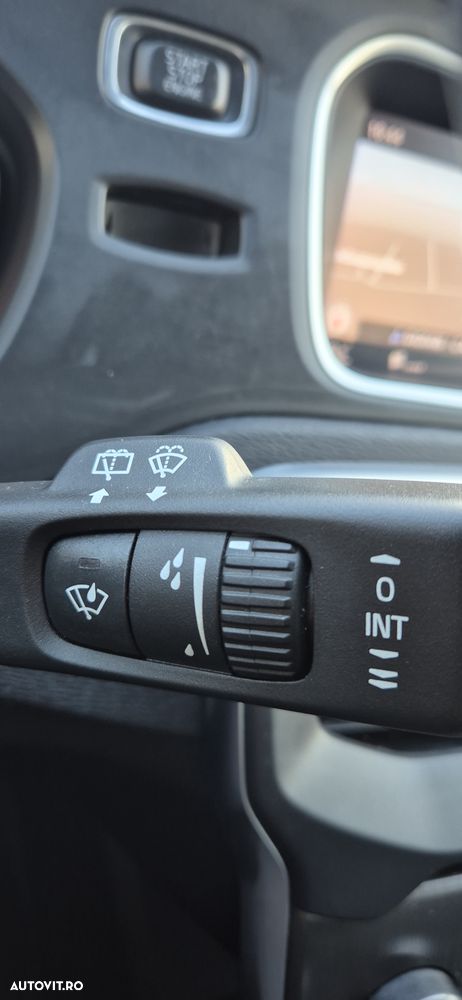 Volvo V40 D3 Momentum - 27