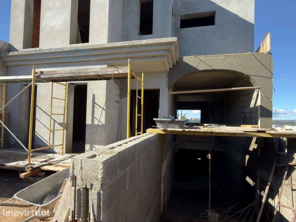 Moradia V3 + 1 Com Vista Rio no Parchal, Lagoa - Grande imagem: 2/42