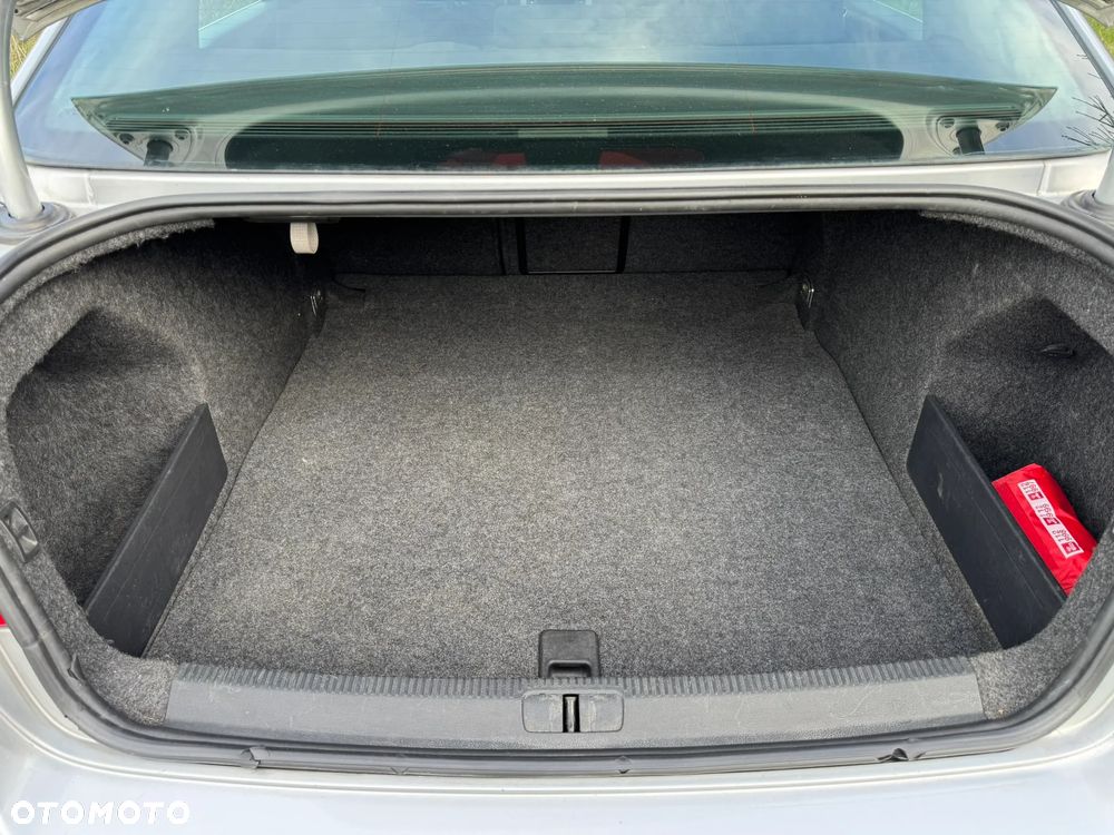 Volkswagen Passat 2.0 TDI Individual - 19