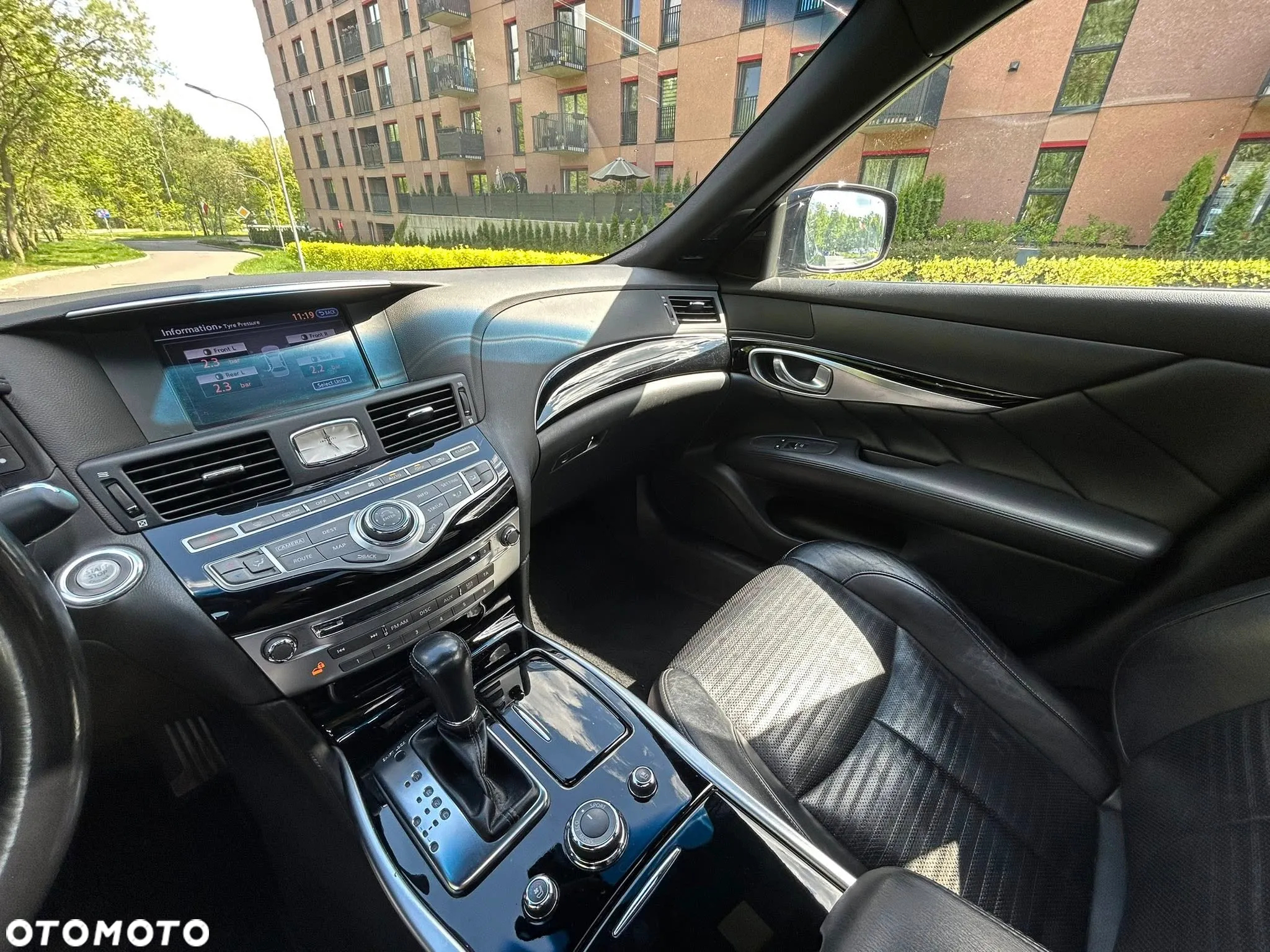 Infiniti M M37 - 14