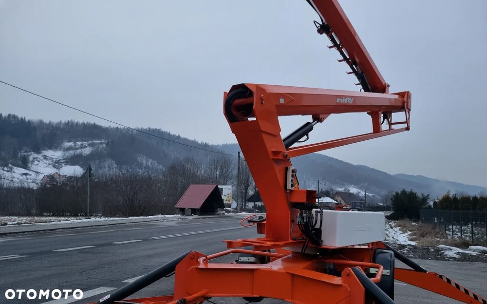 Nifty 170 HAC Zwyżka koszowa 17 metrów Podnośnik. jak Nowa z salonu 2016rok. PRĄD 230v. 4sekcje sterowania na dole Nowy model! Z komuny Norweskiej. Używana była 1 raz do roku. Serwisowana w DEKRA do końca  OKAZJA. Zwyżka Obrotowa. Poziomowanie kosza. Pełna Hydraulika. - 15