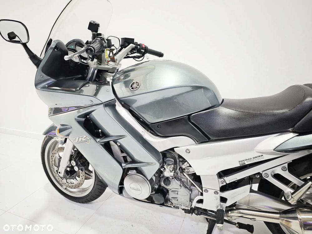 Yamaha FJR - 17