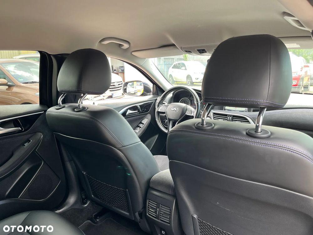 Infiniti Q30 - 36