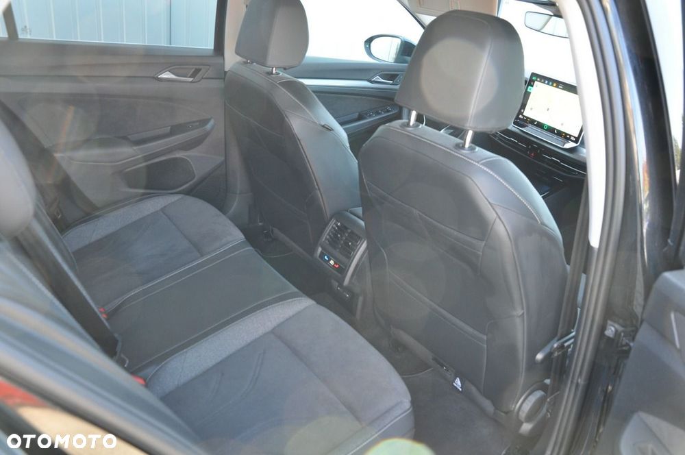Volkswagen Golf 1.5 eTSI OPF DSG Style - 33