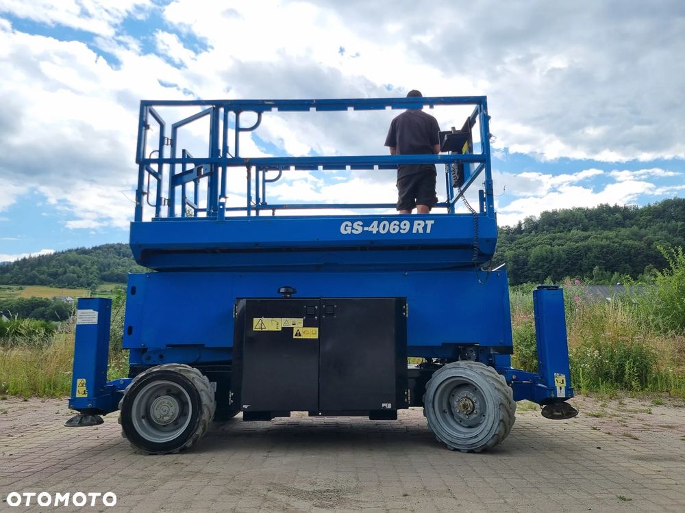 Genie Zwyżka GS-4069RT Podnośnik Nożycowy 14,5 metra jak Nowa 2017r z Norwegii 738mtg 4x4 silnik Kubota - 10