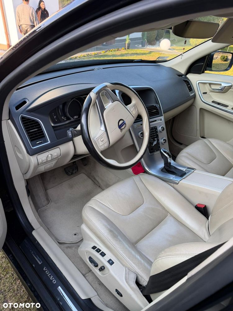 Volvo XC 60 D4 AWD R-Design - 9