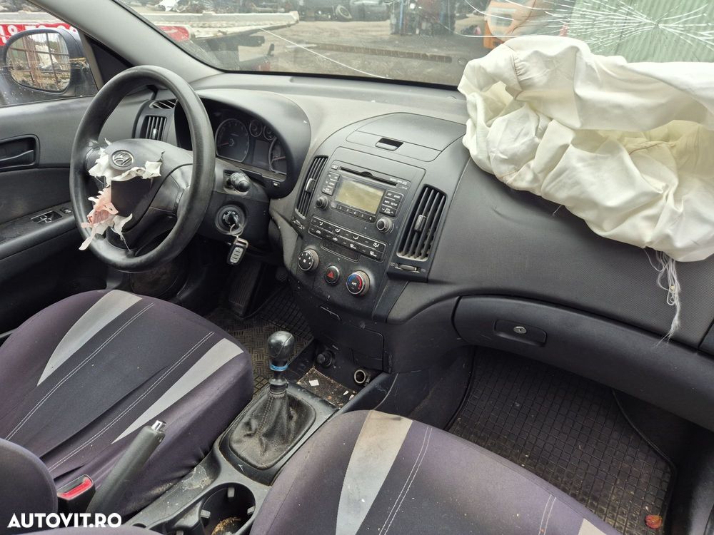 Dezmembram Hyundai i30 2009 1.4 Benzina G4FA - 3