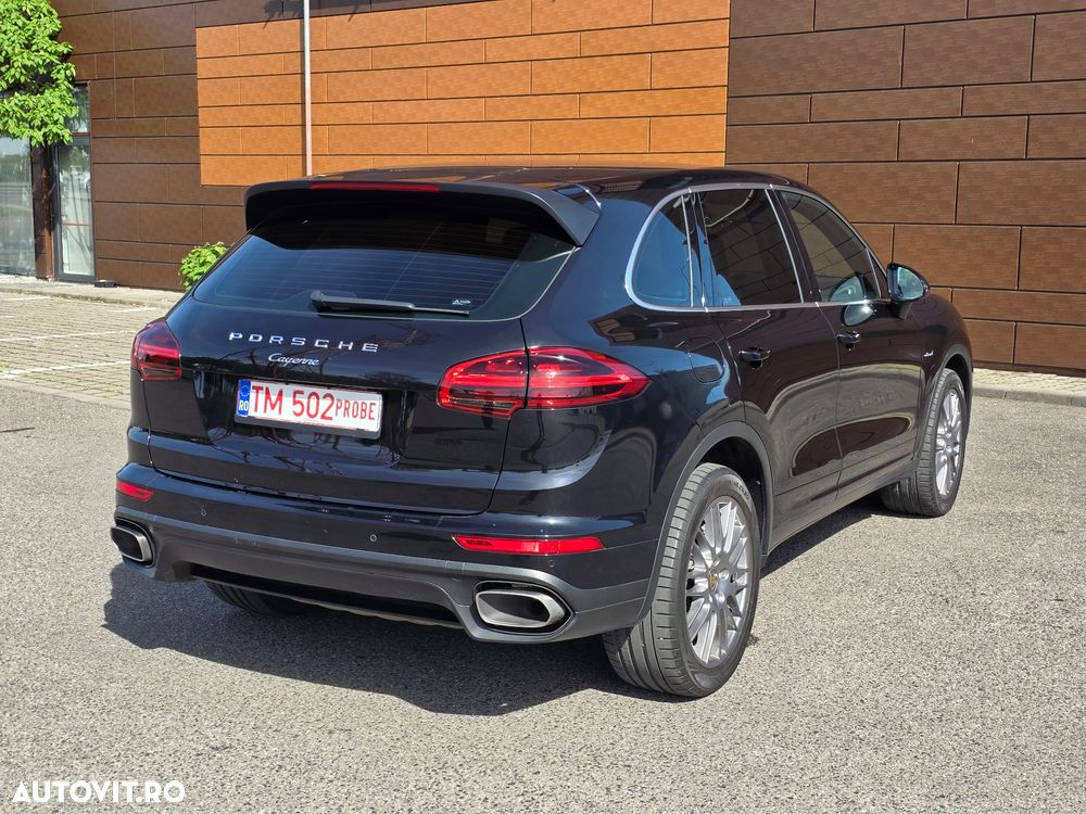 Porsche Cayenne 3.0 L - 8