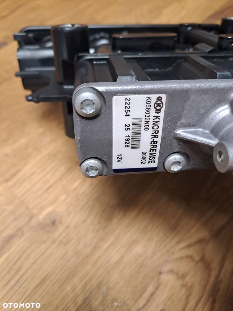 ZAWÓR ECAS K058032N00 NOWY Zawór  sterujący poduszek Knorr Bremse - 2