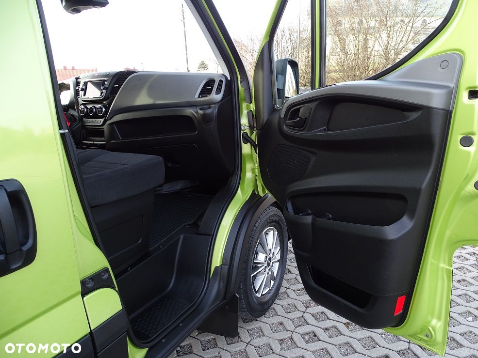 Iveco Daily L4H2 35S18 3.0 180 Brygadówka DOKA 7 Osób HAUSER UNIKAT!! JEDYNY TAKI!! JAK NOWY!! - 16