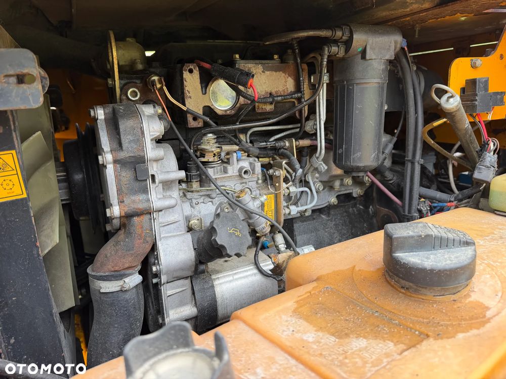 Terex Benford 6003. Wozidło Budowlano-Rolnicze. 6 ton ładowność. 4x4 napęd. Potężna Moc silnika i Hydrauliki. Najlepszy silnik Perkins 90km. Maszyna Kupiona z Norweskiego Gospodarstwa Rolniczego typu Kurniki. Stan Idealny. Zero Luzów i wycieków! Odpala na dotyk. Serwisowane w Dekra Norweska! Hamulce brzytwa. Serwisy w DEKRA. Maszyna Woziła lekkie ładunki. Praktycznie zerowe zużycie. Wielka Okazja. Wszystko w pełnym Oryginale.  Paka jak Nowa zero zużycia przetarć. Okazja!! - 13