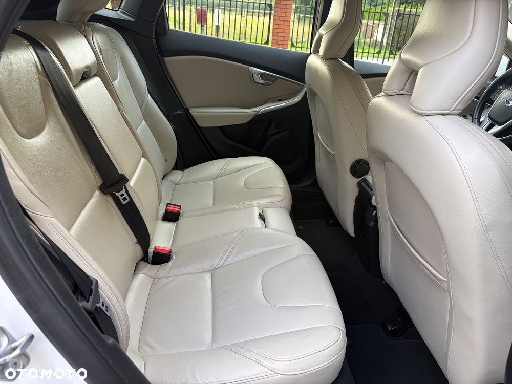Volvo V40 D3 Momentum - 23