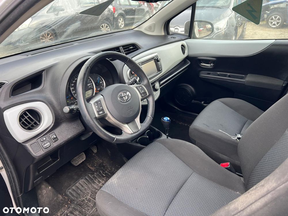 Toyota Yaris Hybrid 100 Premium - 10