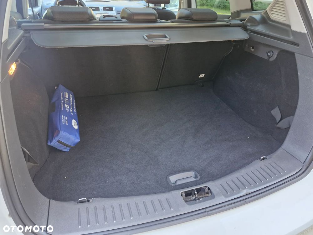 Ford Kuga 2.0 TDCi 4x4 Titanium - 23