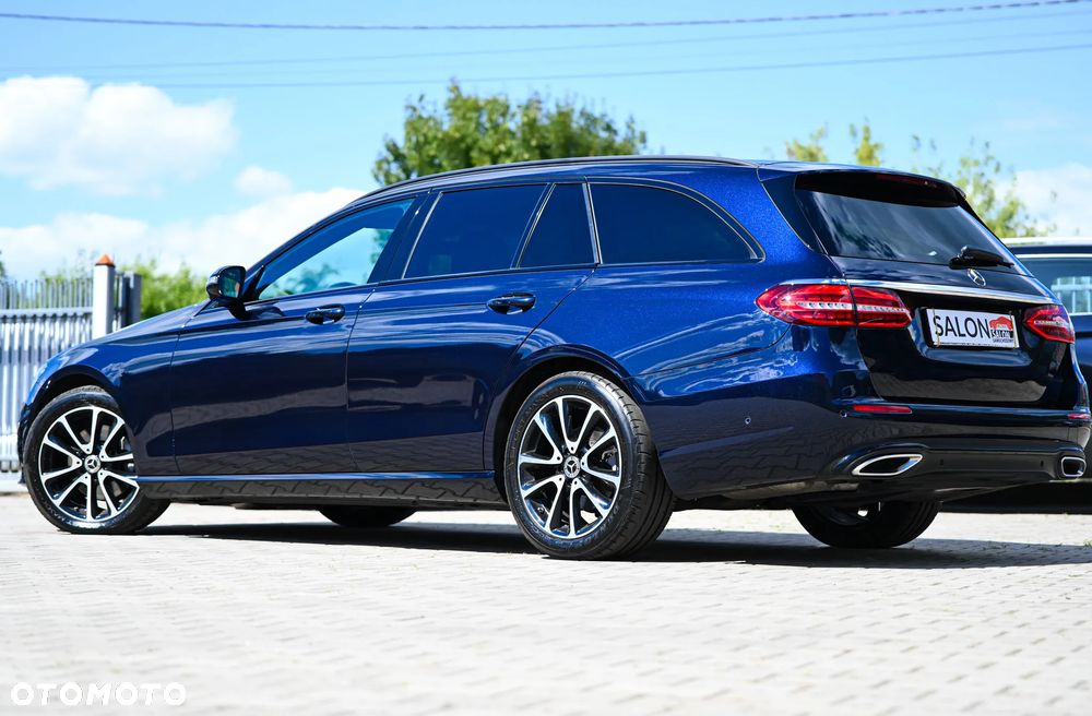 Mercedes-Benz Klasa E 220 d 9G-TRONIC Night Edition - 32