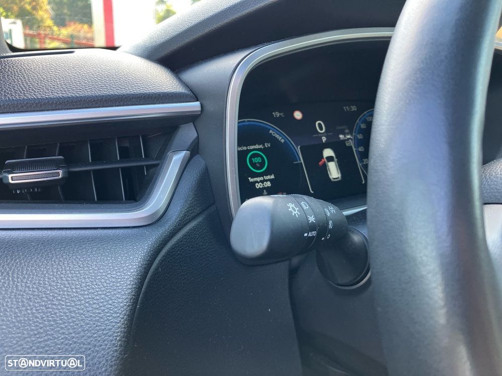 Toyota Corolla Cross 1.8 Hybrid Luxury - 32